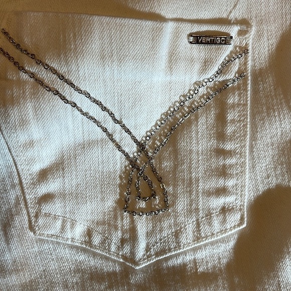 Vertigo W30 white zip up cotton jeans with chain detail on back pocket tall - Picture 5 of 9
